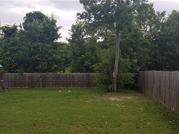 4th image of 255 Boswell St