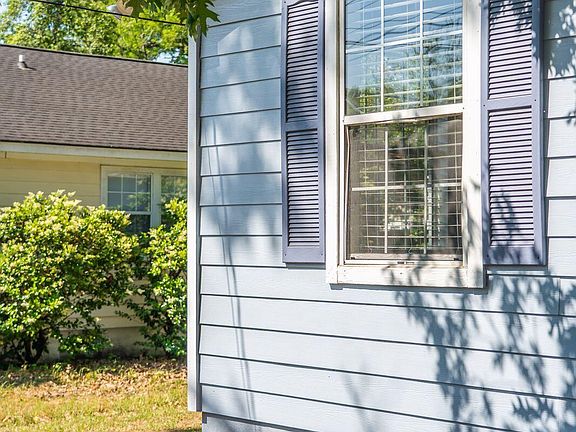 3rd image of 5615 Buskirk St