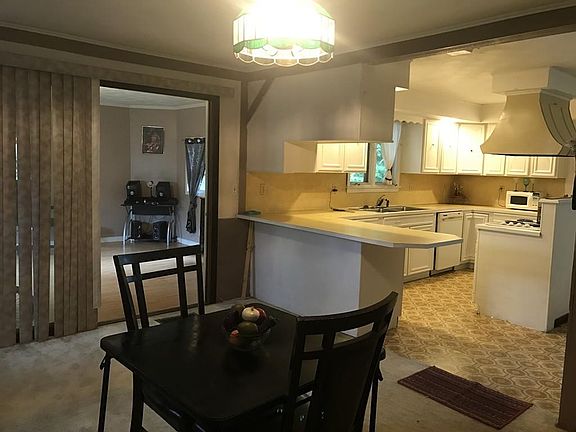 5th image of 985 Wildwood Rd