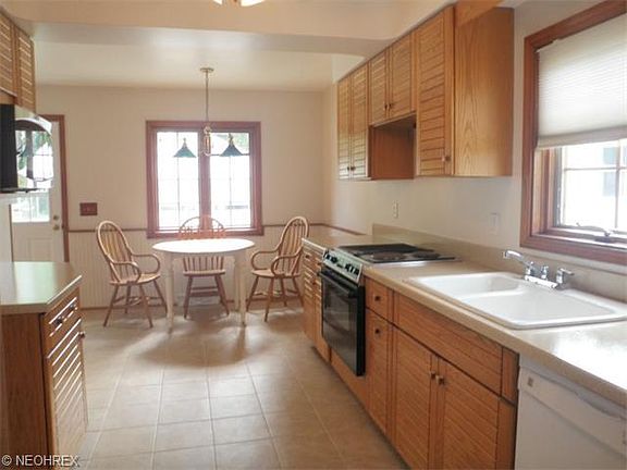 3rd image of 1589 Algiers Dr