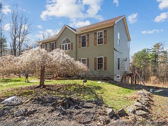 2nd image of 31 Laurel Hollow Ests
