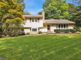 1543 Rose Virginia Rd, Wyomissing, PA 19610