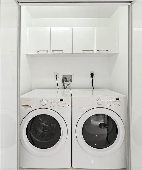 13700 Marina Pointe Dr #1915 — Photo 30