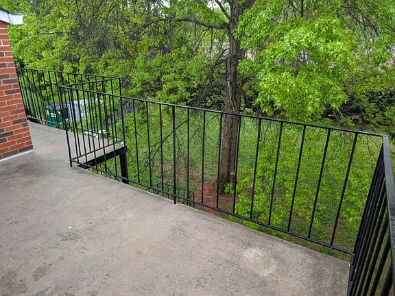 5th image of 10410 Lovell Center Dr APT 3