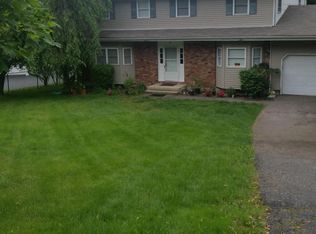 36 Julia Cir, East Setauket, NY 11733