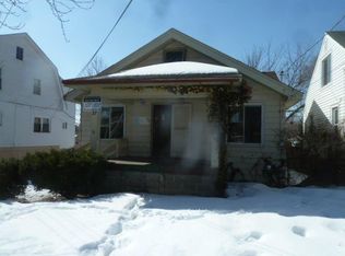 37 Kimball St, Pontiac, MI 48342