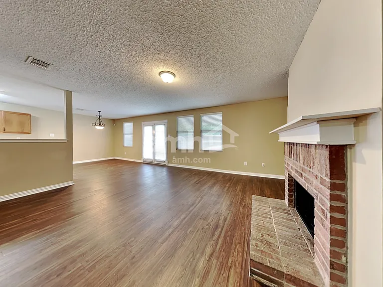 1404 Sunflower Ct — Photo 8