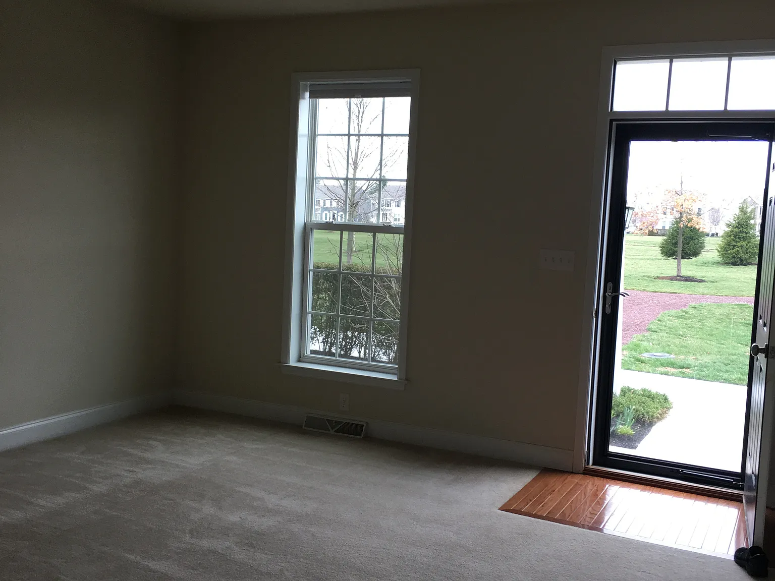3 bed, 2.5 bath, 1920 sqft, $2,300 — Photo 3