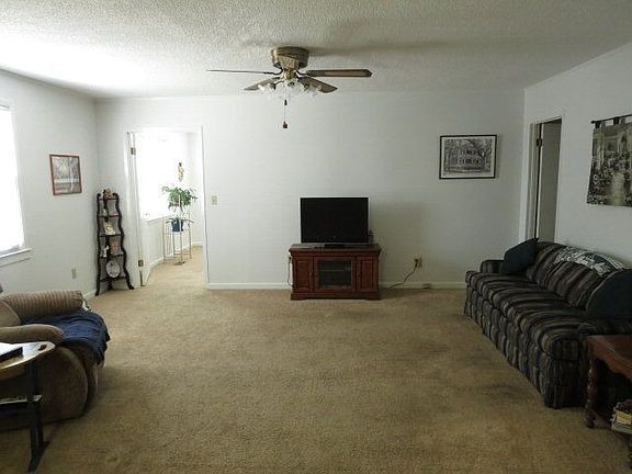 2nd image of 3125 Mary Dr