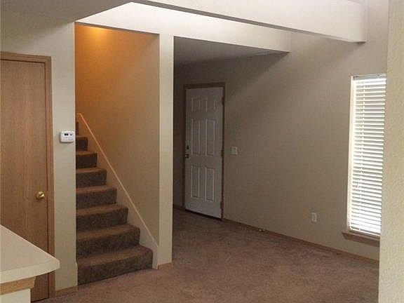4th image of 250 Elizabeth Dr