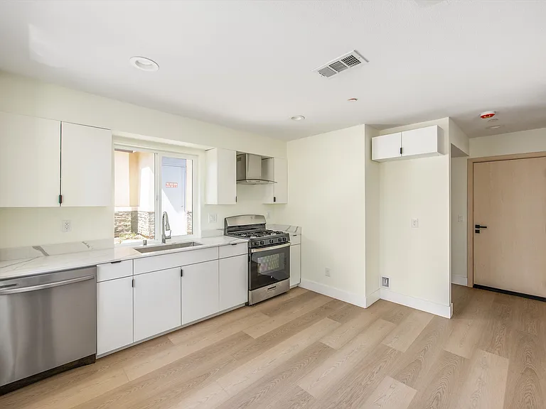 3164 N Sterling Ave #101 — Photo 3