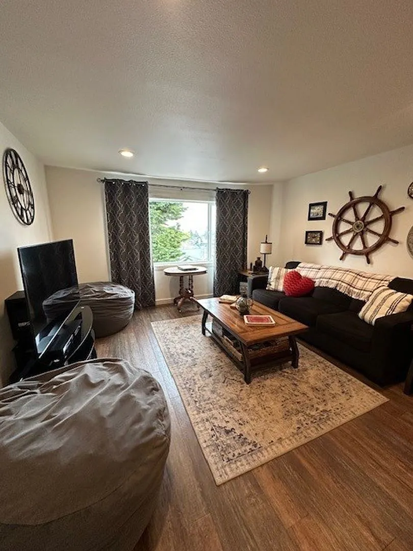 553 Chetco Ave #2 — Photo 1