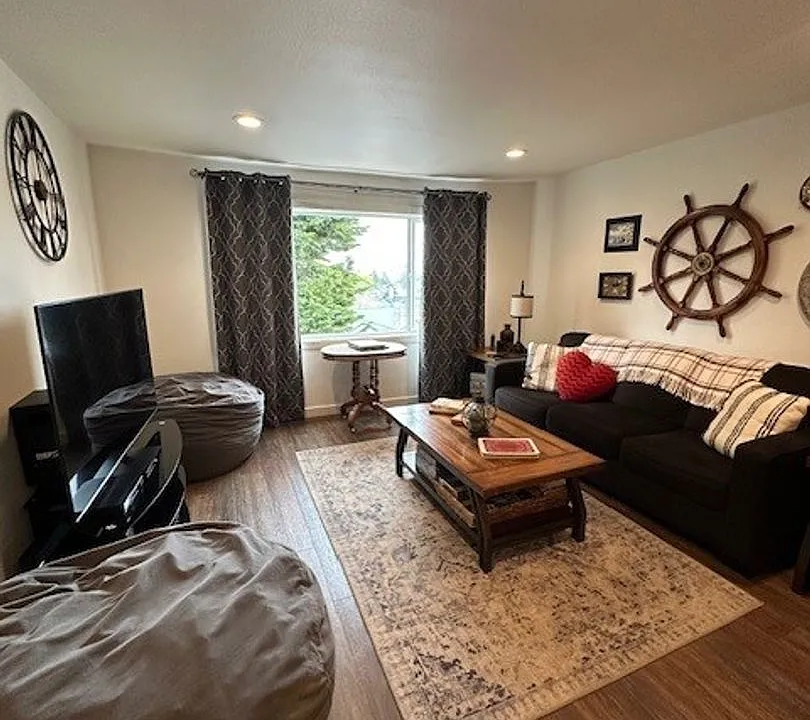 553 Chetco Ave #2