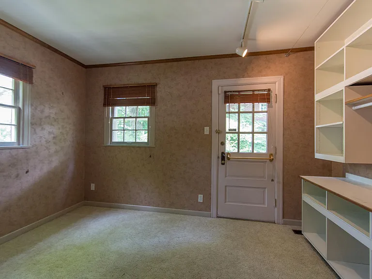 321 S Eastside Dr — Photo 18