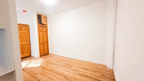 234 Thompson St #7 Photo 1