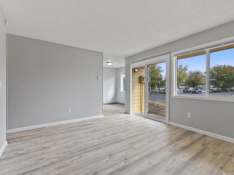 Executive East — Photo 29
