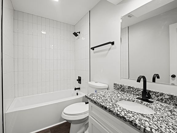 3rd image of 3061 Francis St