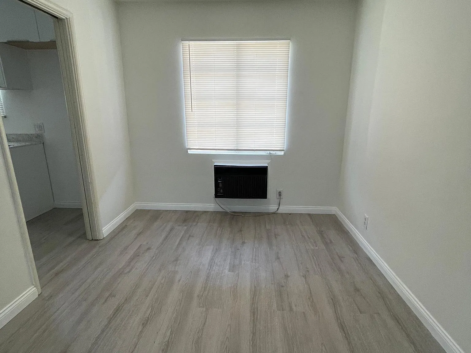 2130 N Lincoln St — Photo 4
