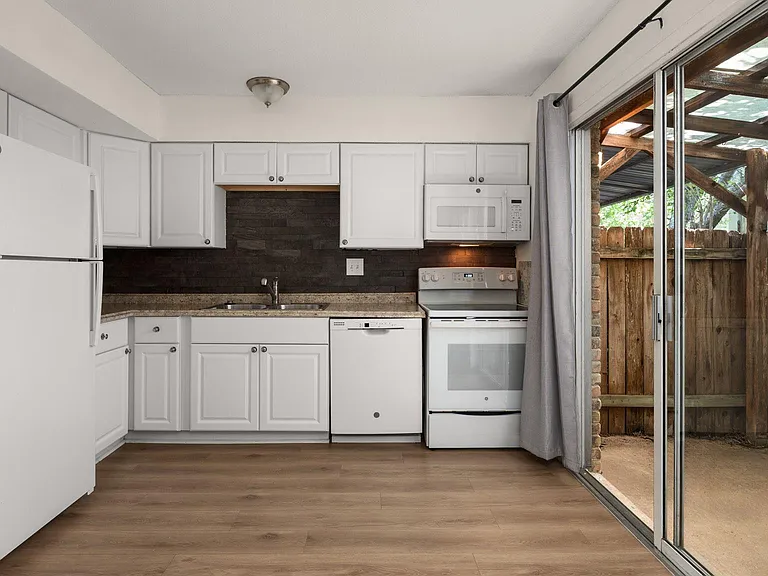 7409 Shadow Hill Dr #113 — Photo 10