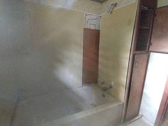 5th image of 611 Washington St