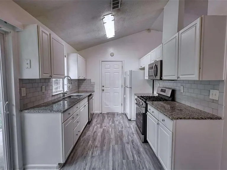 2119 Briar Glen Ln SW — Photo 12