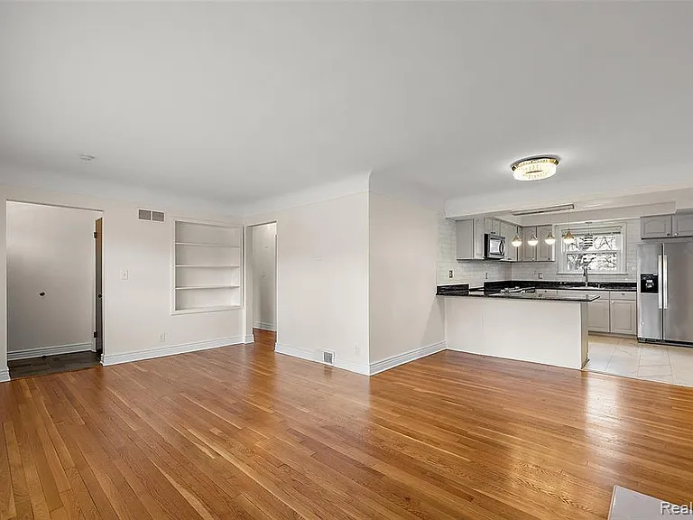 2046 Yorkshire Rd — Photo 16
