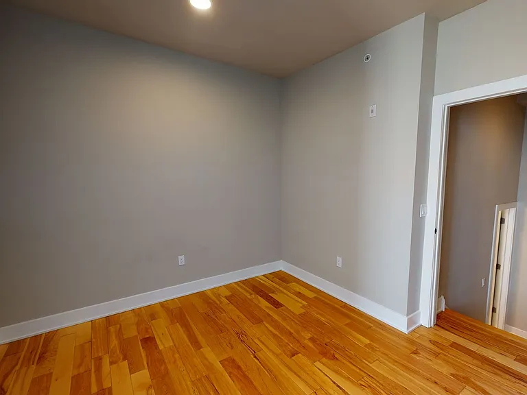 Newly Construction Apartment Brewerytown — Photo 19