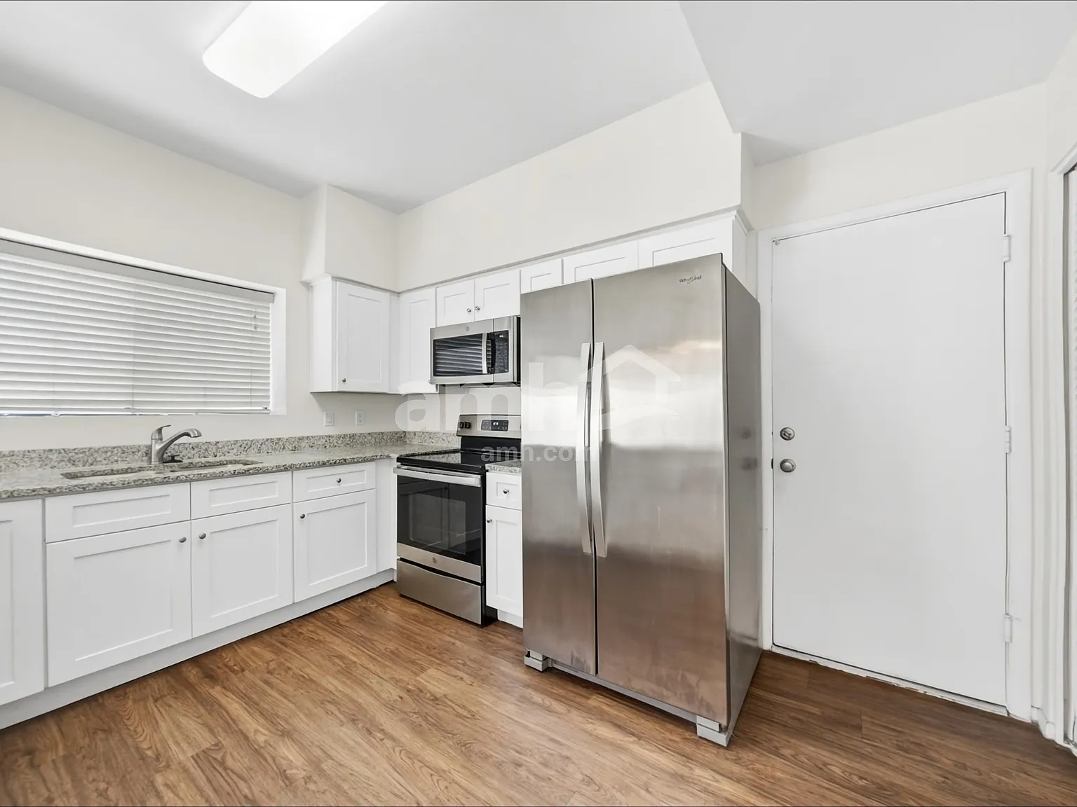 3 bed, 2.5 bath, 1707 sqft, $2,390 — Photo 3