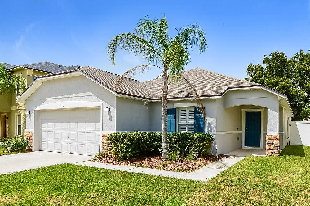 3 bed, 2.0 bath, 1735 sqft, $2,595 — Photo 3
