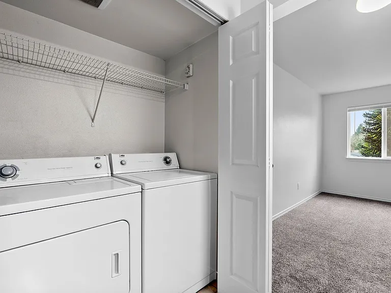 Vessey Park Apartments — Photo 12