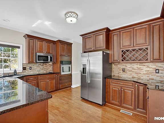 3rd image of 4419 Oliver Ln