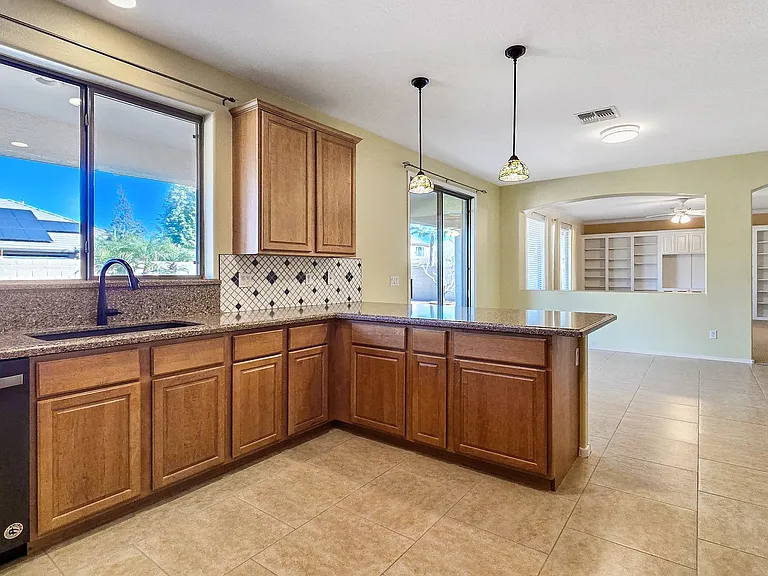 14226 W Wethersfield Rd — Photo 11