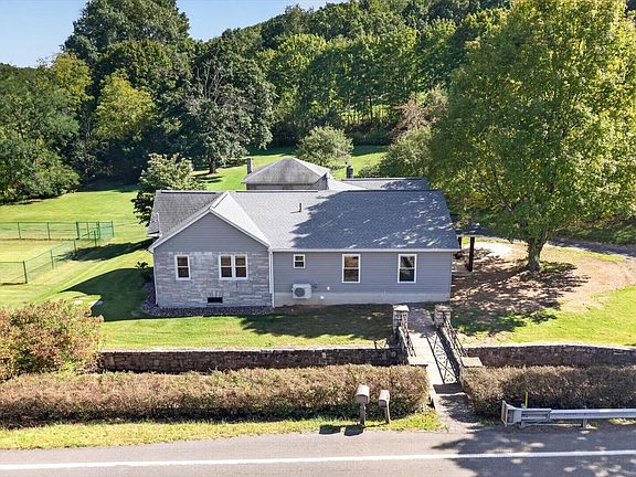 3rd image of 2245 Armstrong Valley Rd