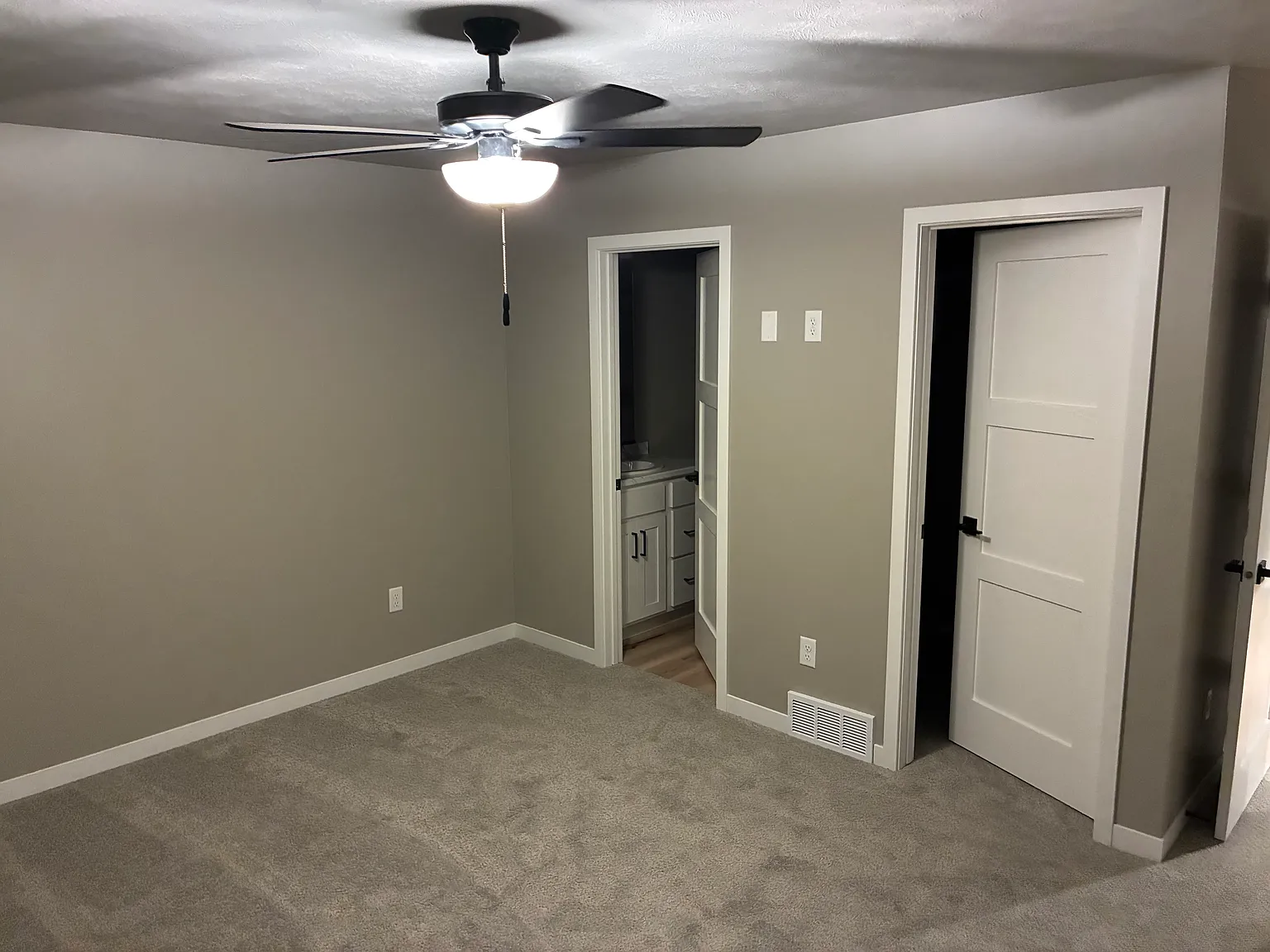 3-Bedroom Townhome with Fenced Yard — Photo 4