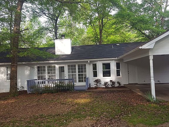 Nice deck on back of house