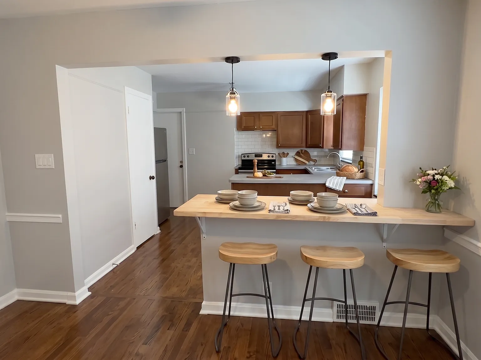 170 N Rose Blvd — Photo 4