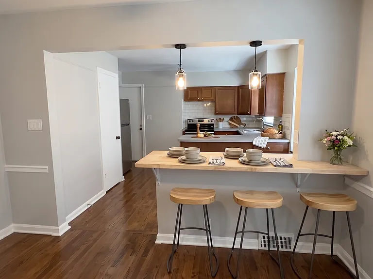 170 N Rose Blvd — Photo 4