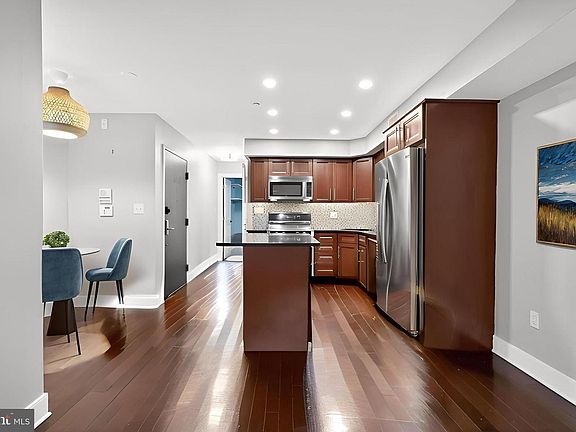 5th image of 1522-24 Race St #3