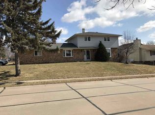 301 S 8th St, Eldridge, IA 52748