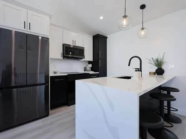 1369 Park Ave, Cranston, RI 02920