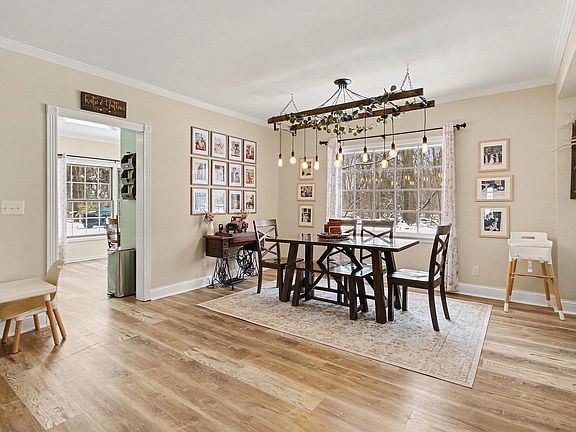 5th image of 153 Garden St