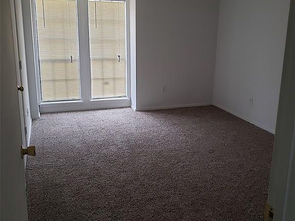 2nd image of 5451 Laguna Dr APT 225