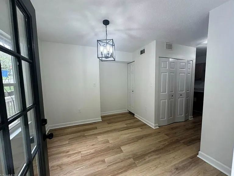 904 Elizabeth St — Photo 18