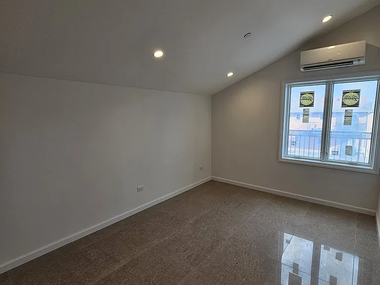 2725 E 21st St #2 — Photo 13