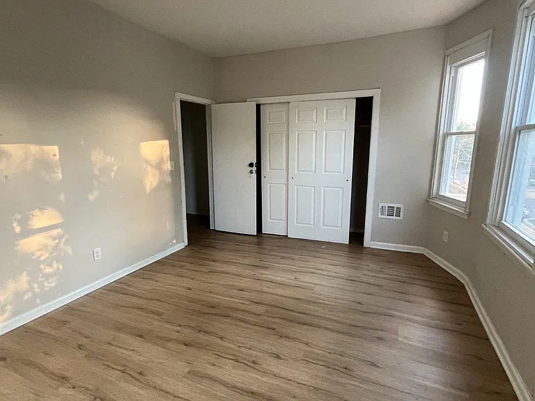 46 N Hermitage Ave — Photo 12