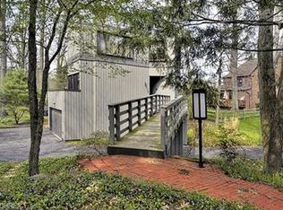 27916 W Oakland Rd, Bay village, OH 44140