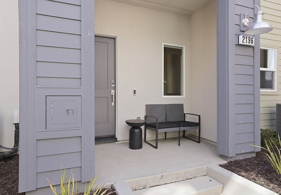 Row Tohomes Residence 4 Entrance
