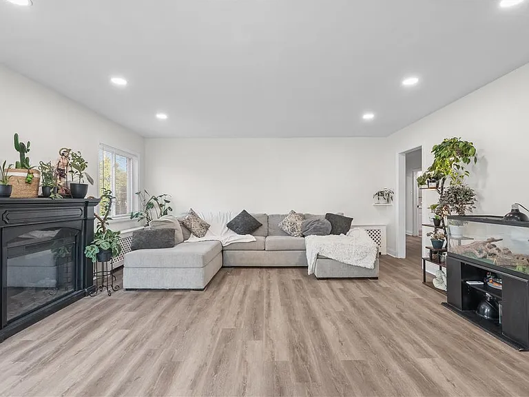 726 Seneca St #1 — Photo 33