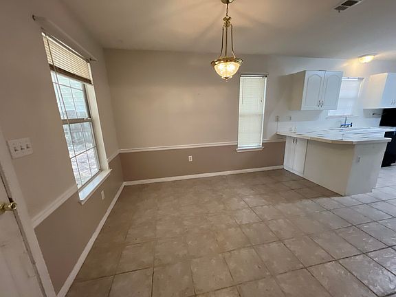 4th image of 515 Hyde Park Dr