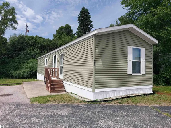 5034 N Silver Lake Vw, Traverse City, MI 49685